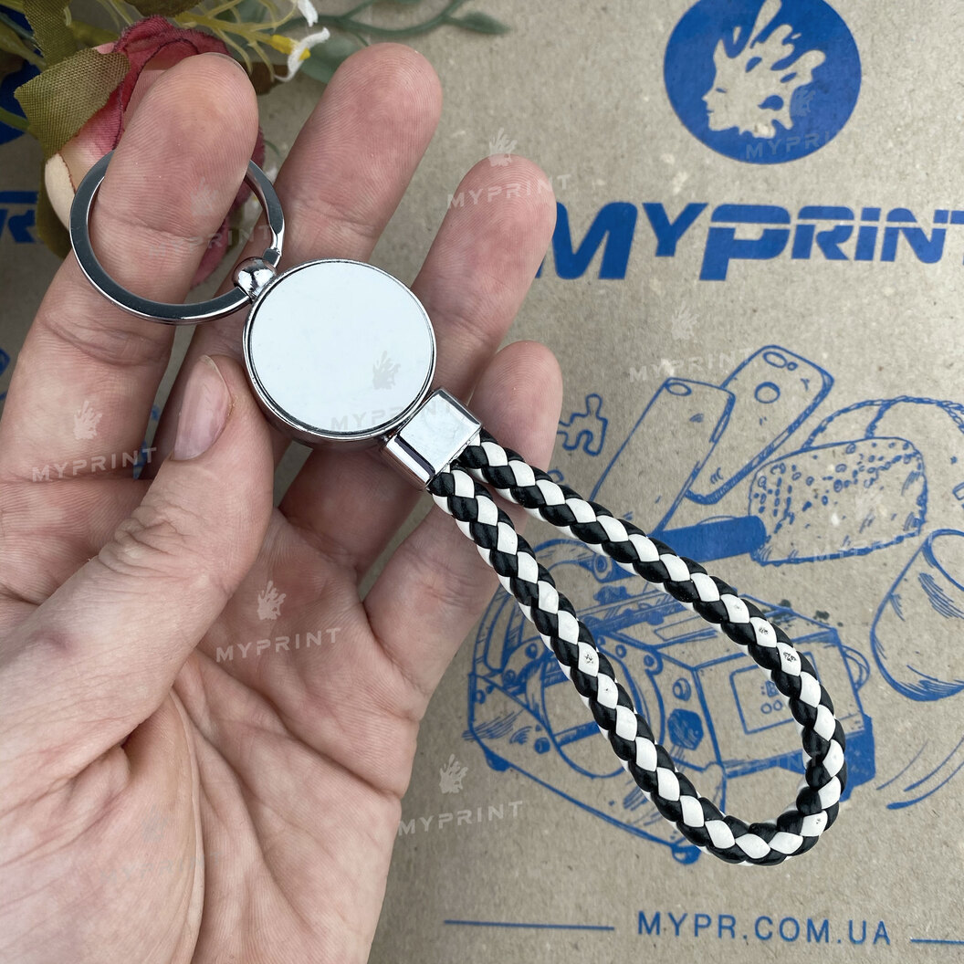 Брелок для сублимации круглый двусторонний с черным / белым кожаным плетеным шнурком d = 25 мм (6914) - фото 4 Брелок для сублимации круглый двусторонний с черным / белым кожаным плетеным шнурком d = 25 мм (6914) - фото 4 - Заготовки для сублимации