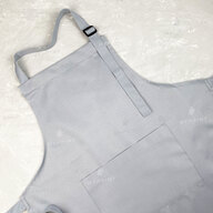 Фартух для сублімації саржевий з лямкою, що регулюється і кишенею подовжений сірий (8615) - фото 3 Фартух для сублімації саржевий з лямкою, що регулюється і кишенею подовжений сірий (8615) - фото 3 - Заготовки для сублімації