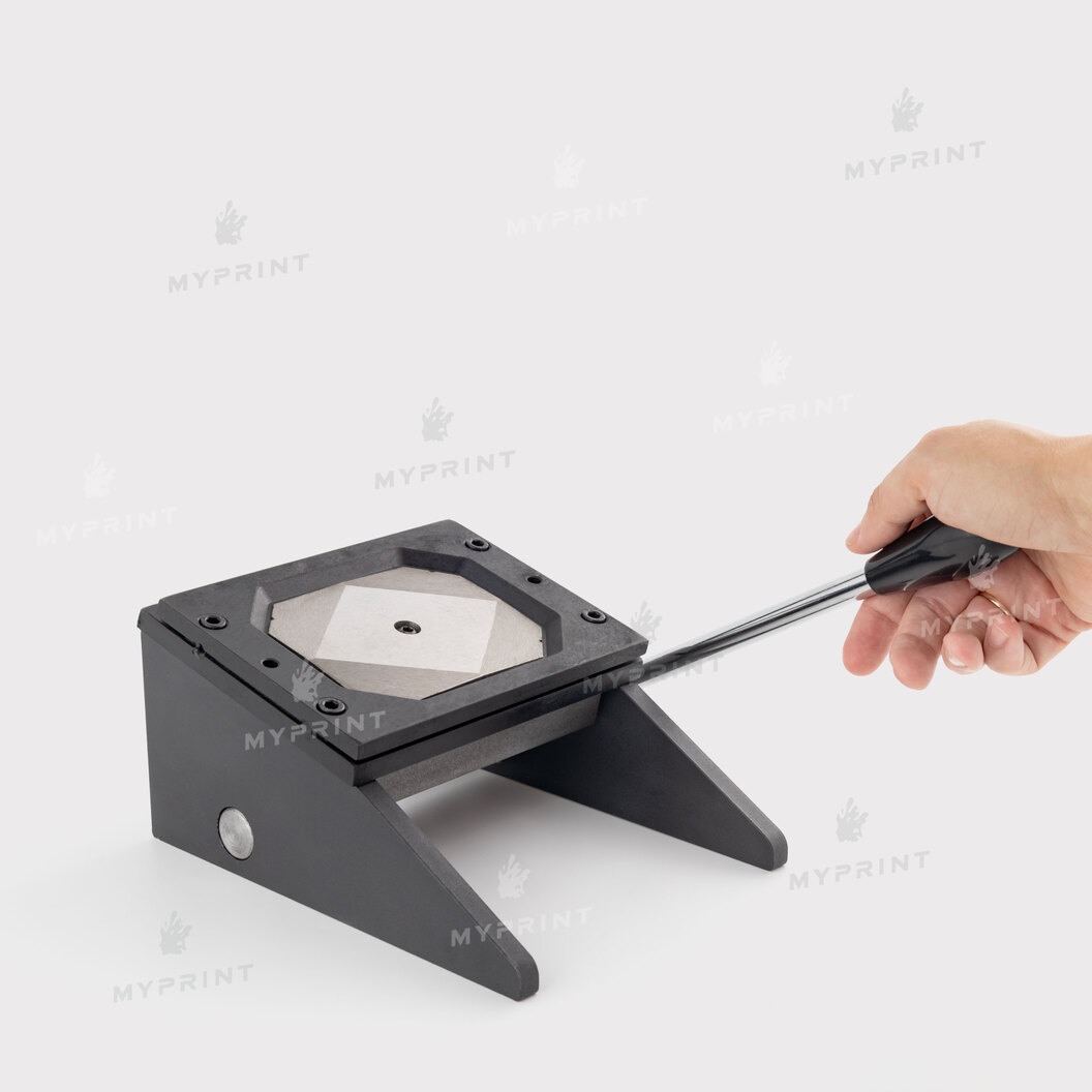 Висічка 90*65 мм (11950) - фото 3 Висічка 90*65 мм (11950) - фото 3 - Обладнання і заготовки для значків магнітів брелоків